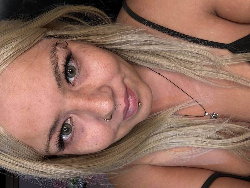 Brazilian MILF Goddess Maya3ee Rainha — green eyes, gold piercings, star necklace