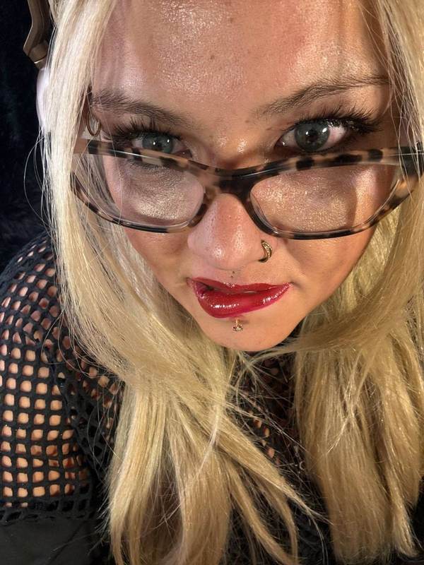 BBW Brazilian MILF Goddess Maya3ee Rainha — glossy red lips, tortoise glasses, mesh top close-up