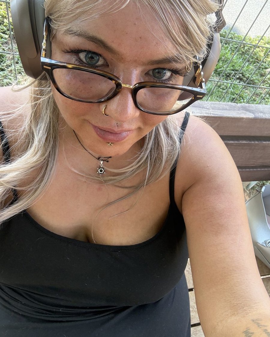 Maya3ee Rainha with headphones — Island Radio